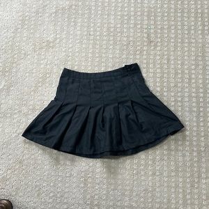 Short, black, pleated skirt